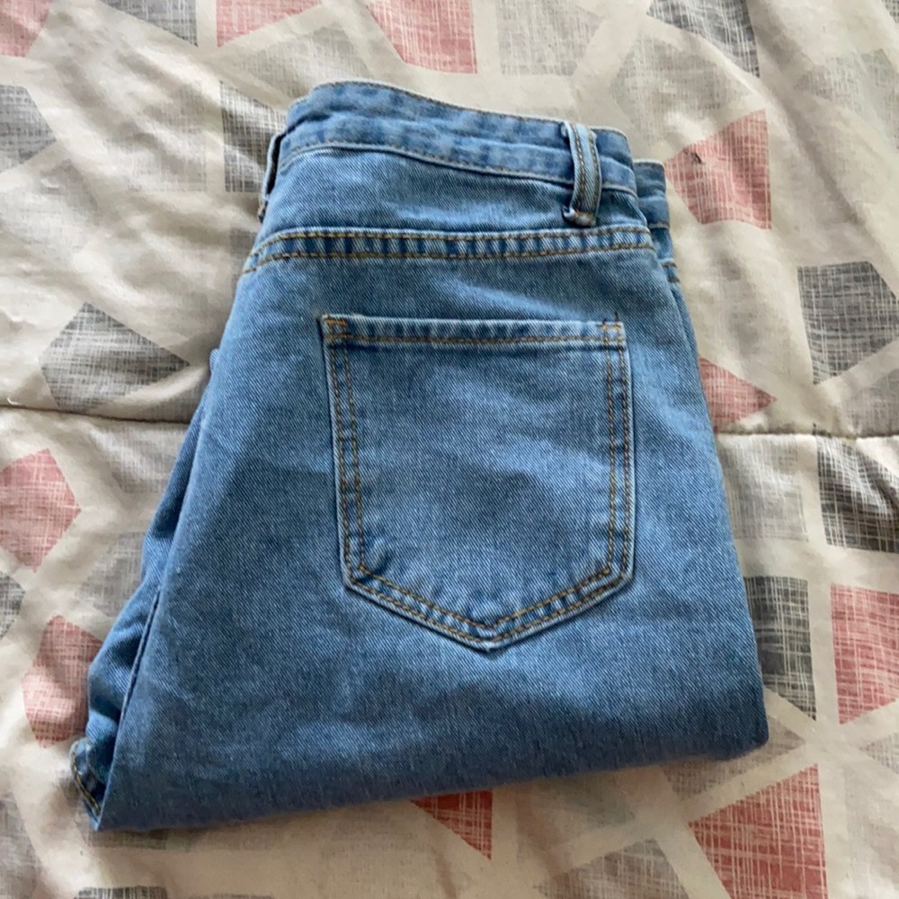 Cute vintage mom jeans!